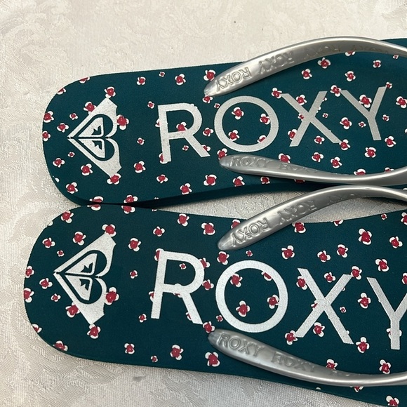 -Roxy Floral Flip Flops Size 8-9 - Picture 3 of 5